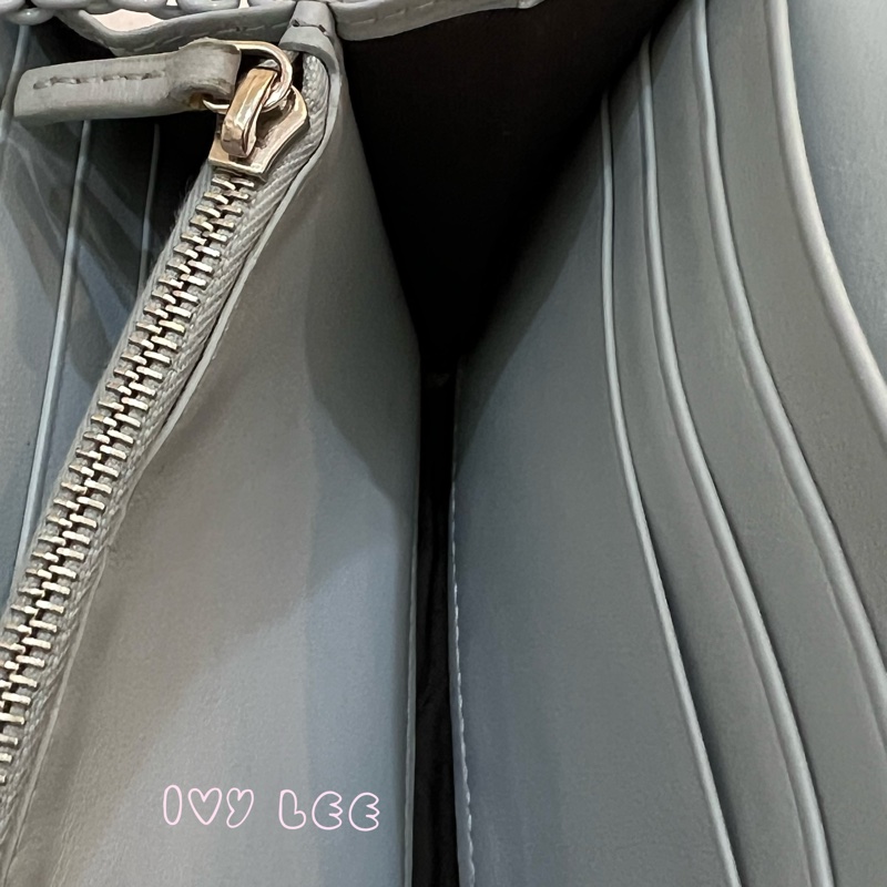 Fendi 8M0365 Baguette FF 立體浮雕小羊皮 WOC 長款皮夾配飾鏈 灰藍 正品 二手精品-9