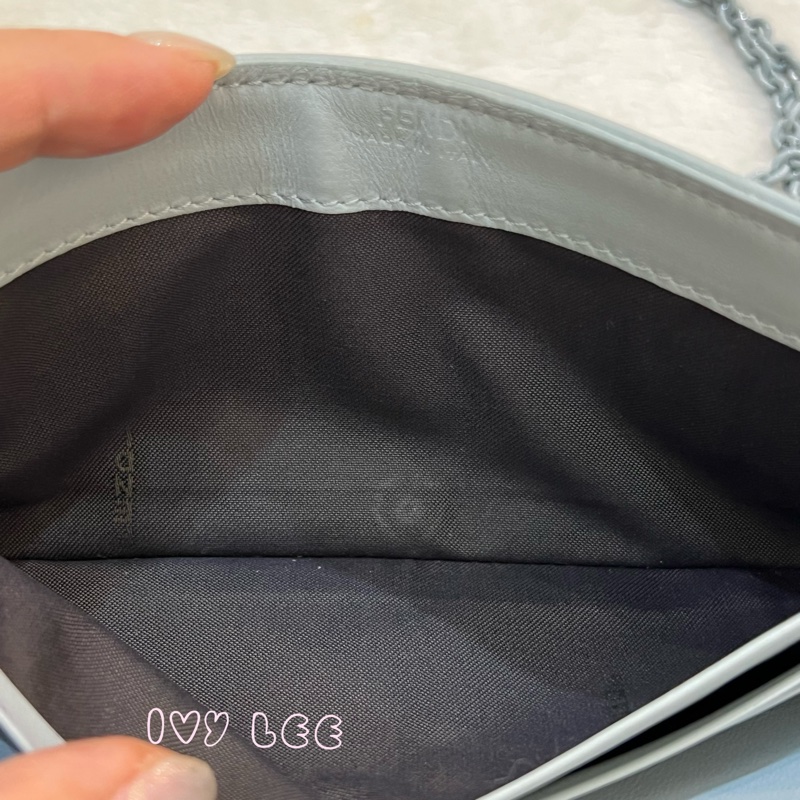 Fendi 8M0365 Baguette FF 立體浮雕小羊皮 WOC 長款皮夾配飾鏈 灰藍 正品 二手精品-13
