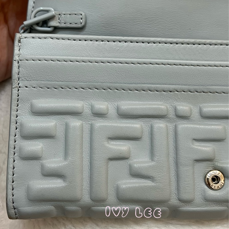 Fendi 8M0365 Baguette FF 立體浮雕小羊皮 WOC 長款皮夾配飾鏈 灰藍 正品 二手精品-29