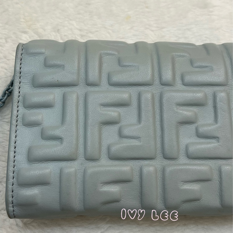 Fendi 8M0365 Baguette FF 立體浮雕小羊皮 WOC 長款皮夾配飾鏈 灰藍 正品 二手精品-31