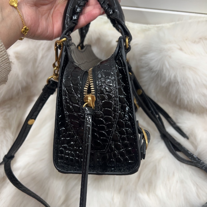 巴黎世家 （Balenciaga）Neo Classic黑色迷你款鱷魚紋皮革手提包-2