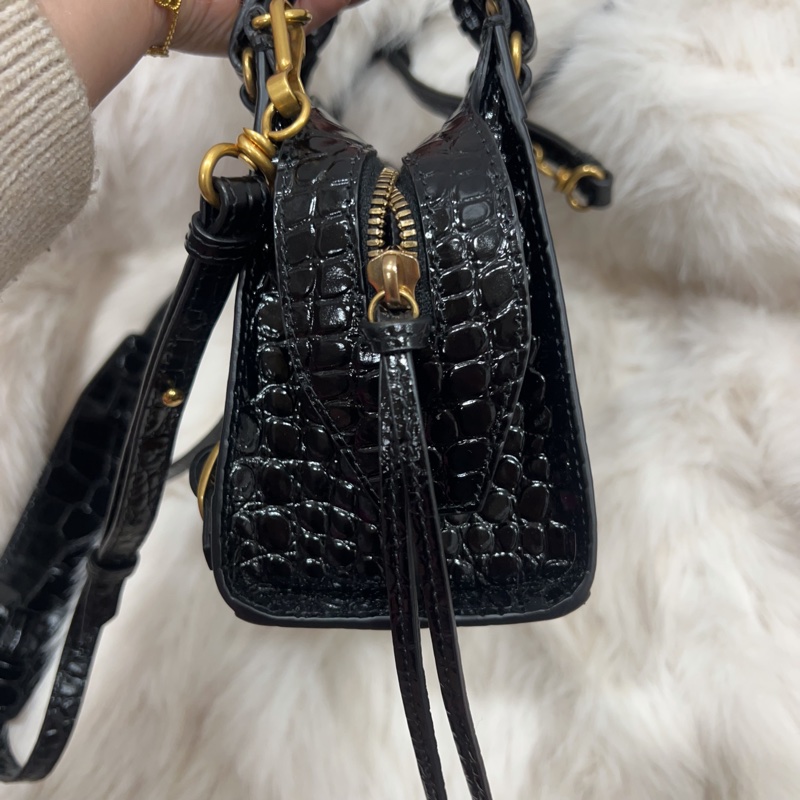 巴黎世家 （Balenciaga）Neo Classic黑色迷你款鱷魚紋皮革手提包-3