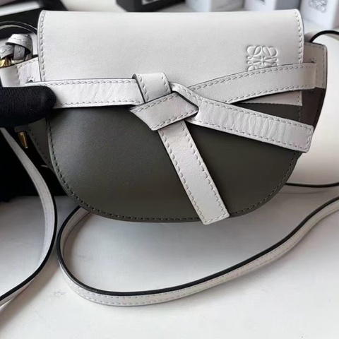 Loewe 羅意威mini gate 白拼橄欖綠尺寸15x13無配件