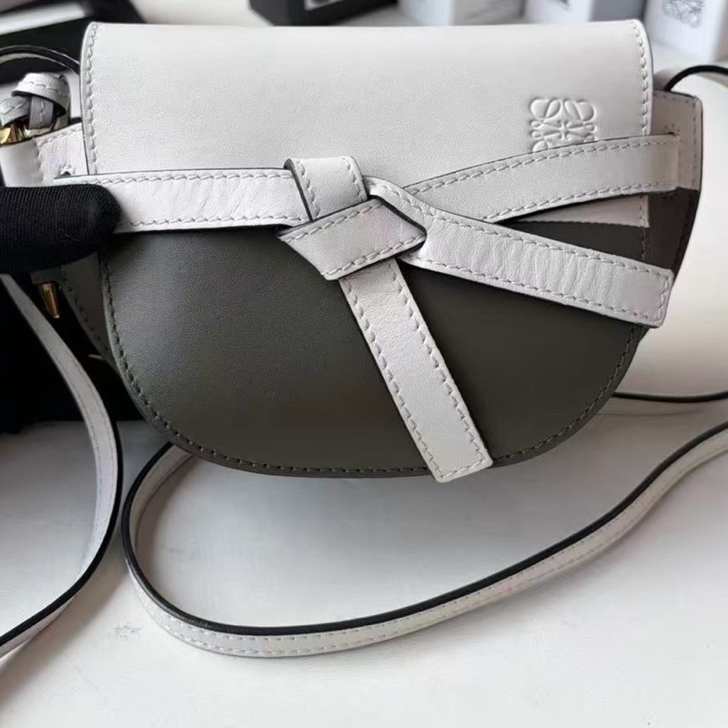 Loewe 羅意威mini gate 白拼橄欖綠尺寸15x13無配件-0