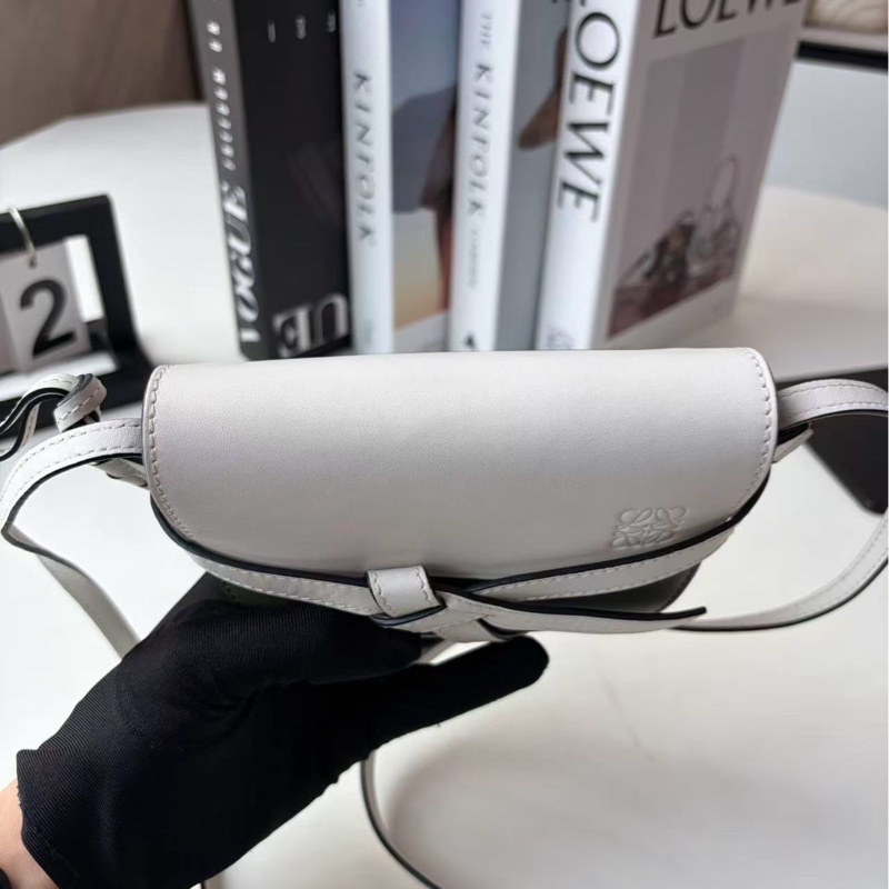 Loewe 羅意威mini gate 白拼橄欖綠尺寸15x13無配件-2