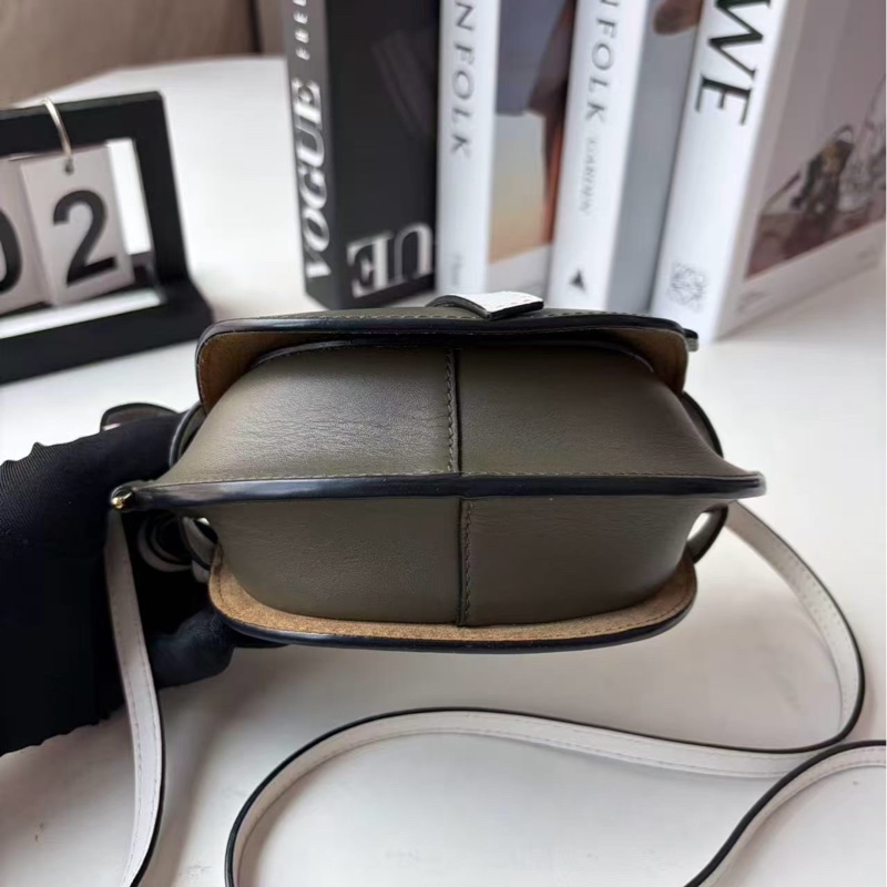 Loewe 羅意威mini gate 白拼橄欖綠尺寸15x13無配件-5