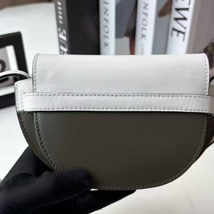 Loewe 羅意威mini gate 白拼橄欖綠尺寸15x13無配件-9