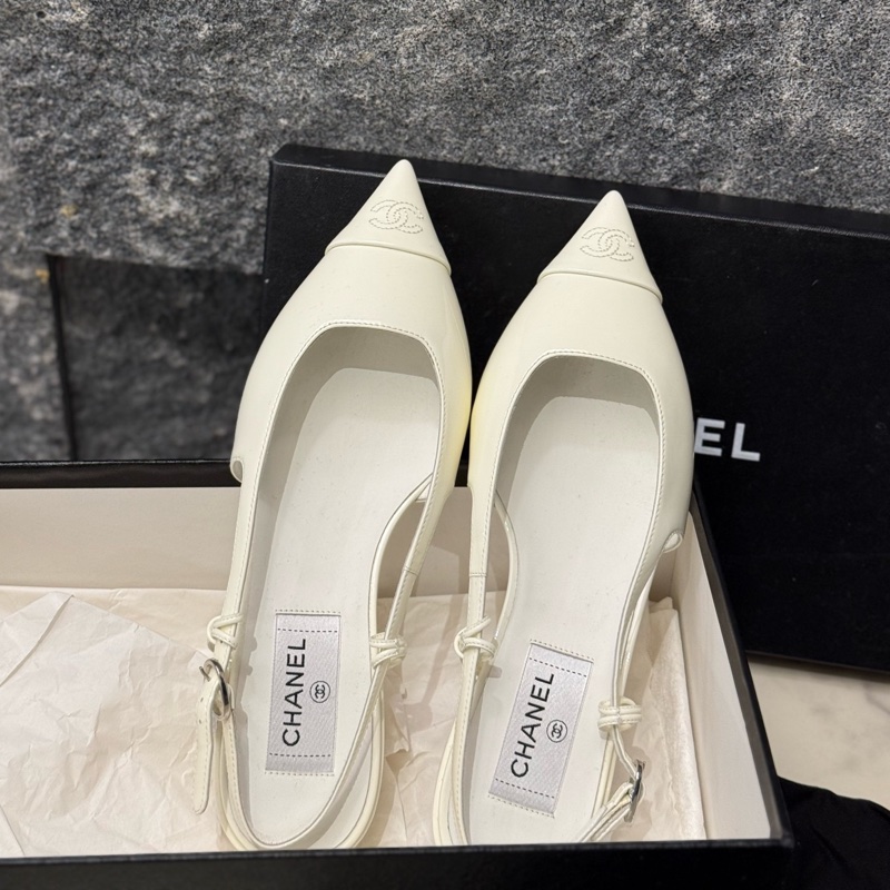 僅試穿香奈兒Chanel 白色漆皮尖頭平底鞋  包頭涼鞋 37.5碼 帶包裝盒 塵袋。-0