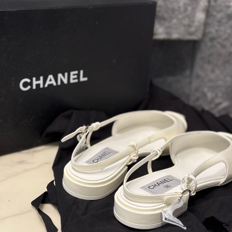 僅試穿香奈兒Chanel 白色漆皮尖頭平底鞋  包頭涼鞋 37.5碼 帶包裝盒 塵袋。-1