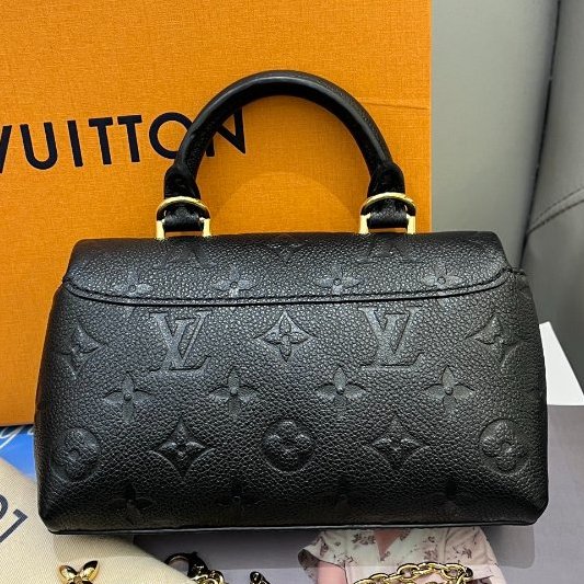 近新品 路易威登/Louis Vuitton 全皮瑪德琳 經典全皮logo壓紋 芯片款-6