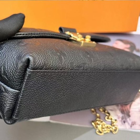 近新品 路易威登/Louis Vuitton 全皮瑪德琳 經典全皮logo壓紋 芯片款-7