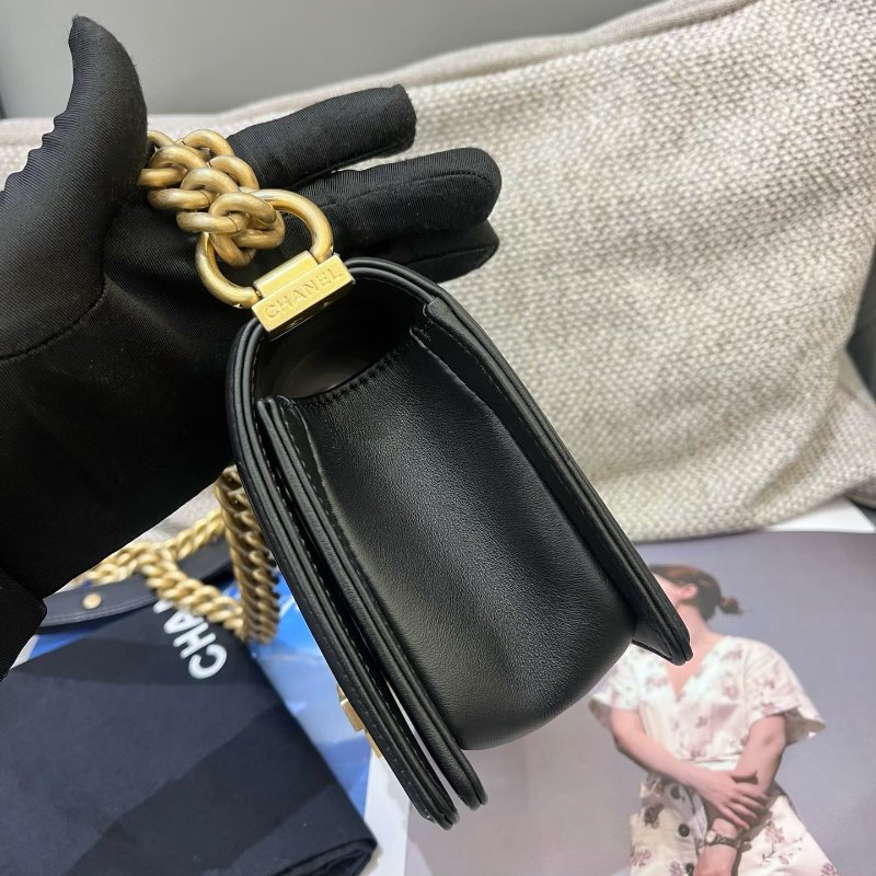香奈兒/Chanel LEBOY小號黑金牛皮肩背斜背包-3