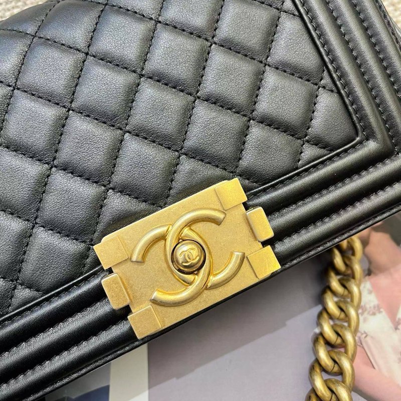 香奈兒/Chanel LEBOY小號黑金牛皮肩背斜背包-9