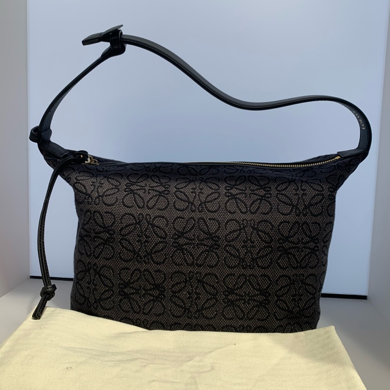 Loewe飯盒單肩包尺寸35.5×21×16.5cm-0