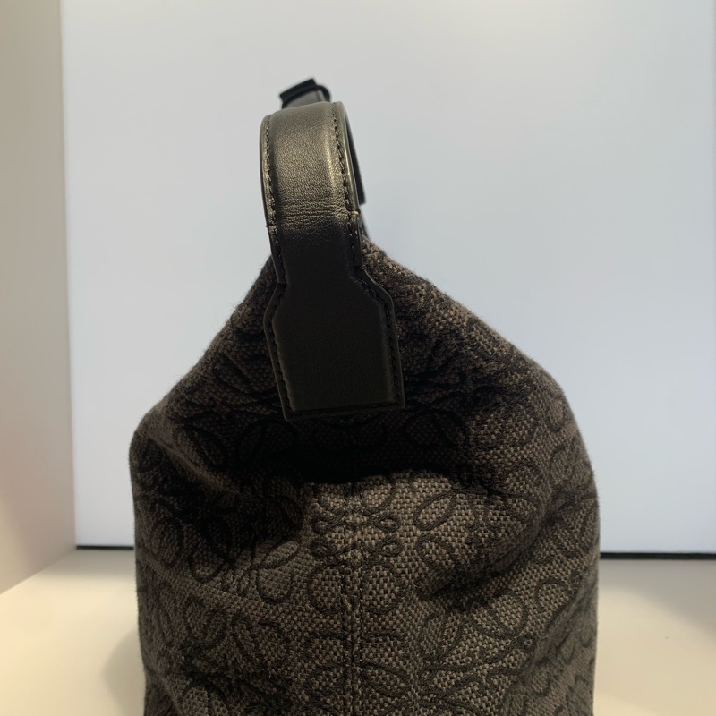 Loewe飯盒單肩包尺寸35.5×21×16.5cm-2