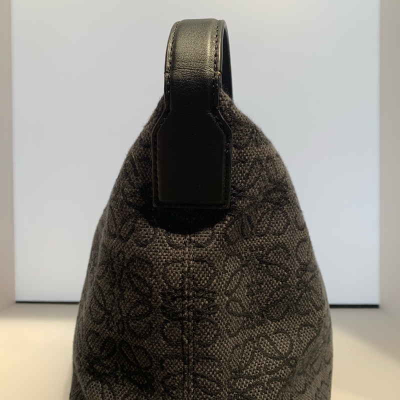 Loewe飯盒單肩包尺寸35.5×21×16.5cm-3