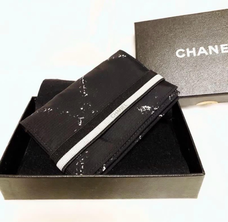 🍒CHANEL 香奈兒 藝術噴漆帆布 3層名片/卡夾（水波紋皮內襯 / 5碼開）3F260508-1-2