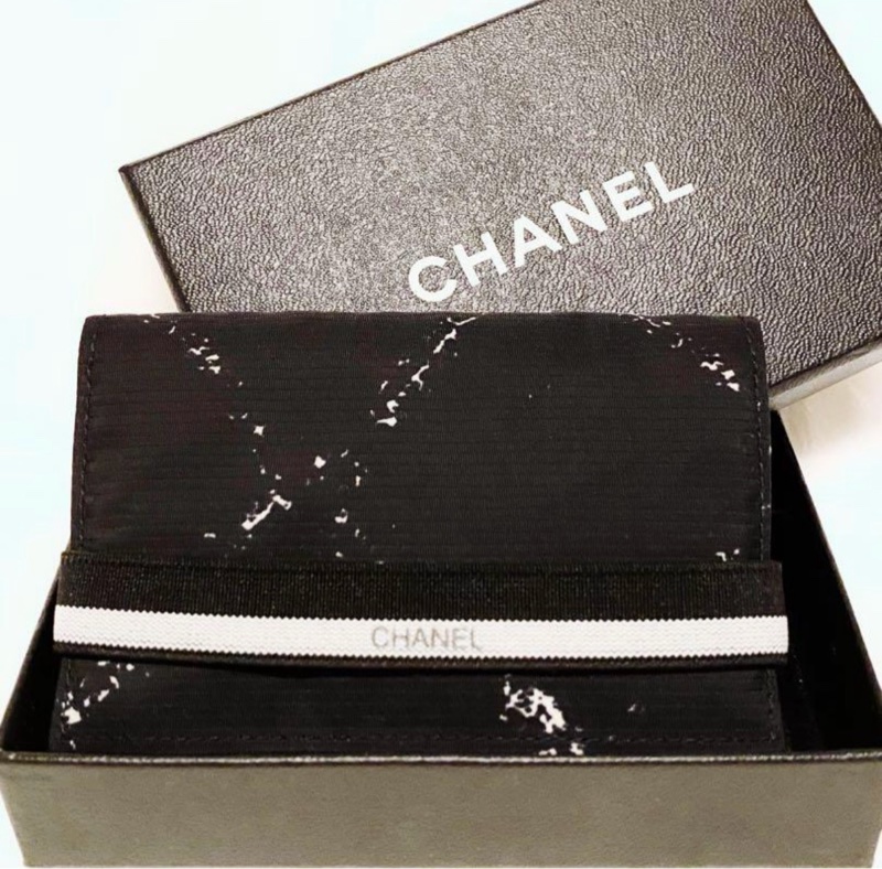 🍒CHANEL 香奈兒 藝術噴漆帆布 3層名片/卡夾（水波紋皮內襯 / 5碼開）3F260508-1-3