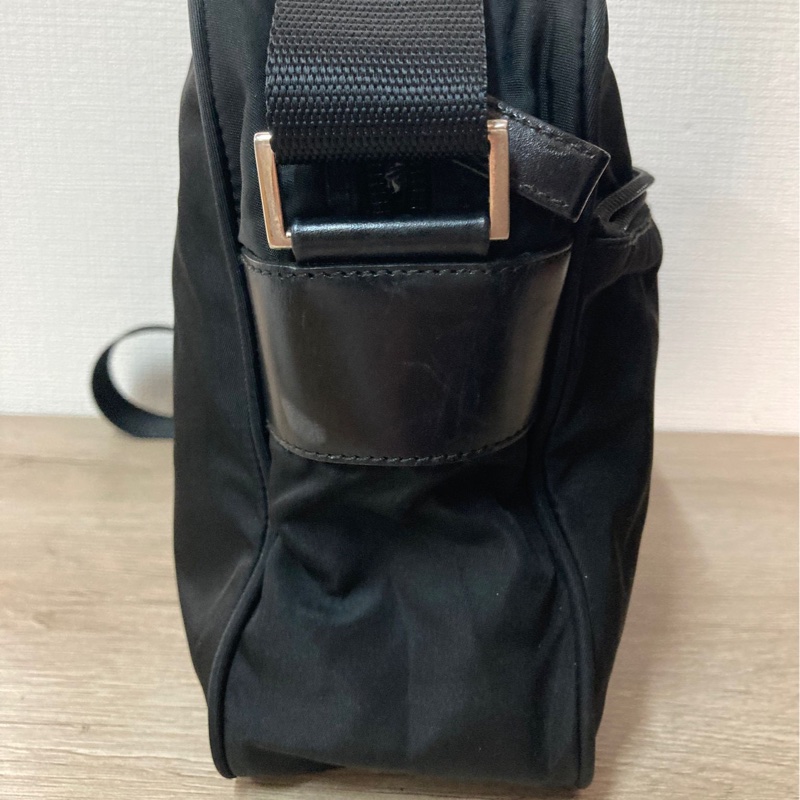 Prada降落傘布面斜背包（附保卡）-3