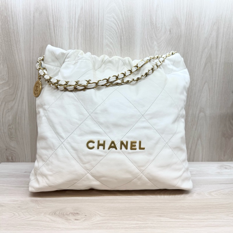 Chanel白色油蠟小牛皮中號22Bag-1