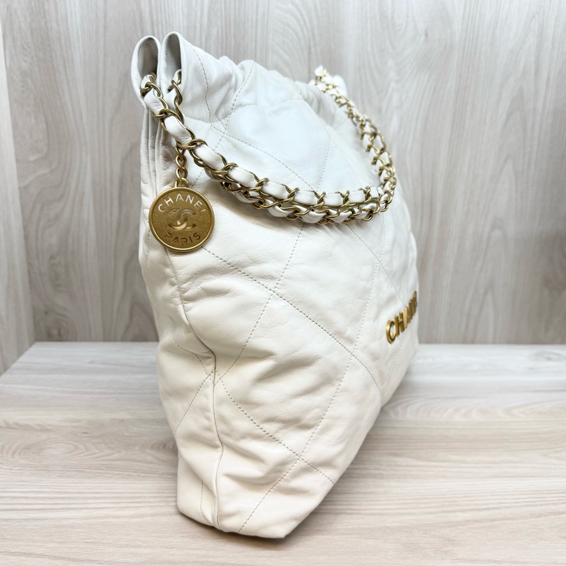 Chanel白色油蠟小牛皮中號22Bag-5