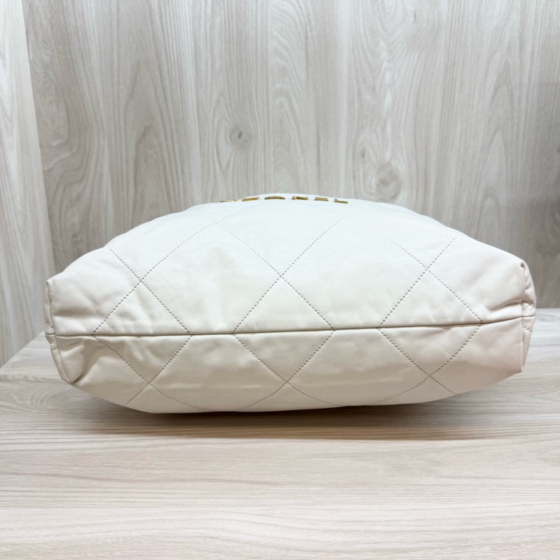 Chanel白色油蠟小牛皮中號22Bag-7