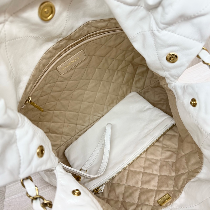 Chanel白色油蠟小牛皮中號22Bag-9