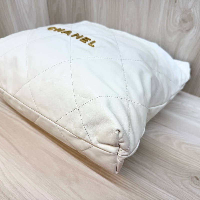 Chanel白色油蠟小牛皮中號22Bag-10