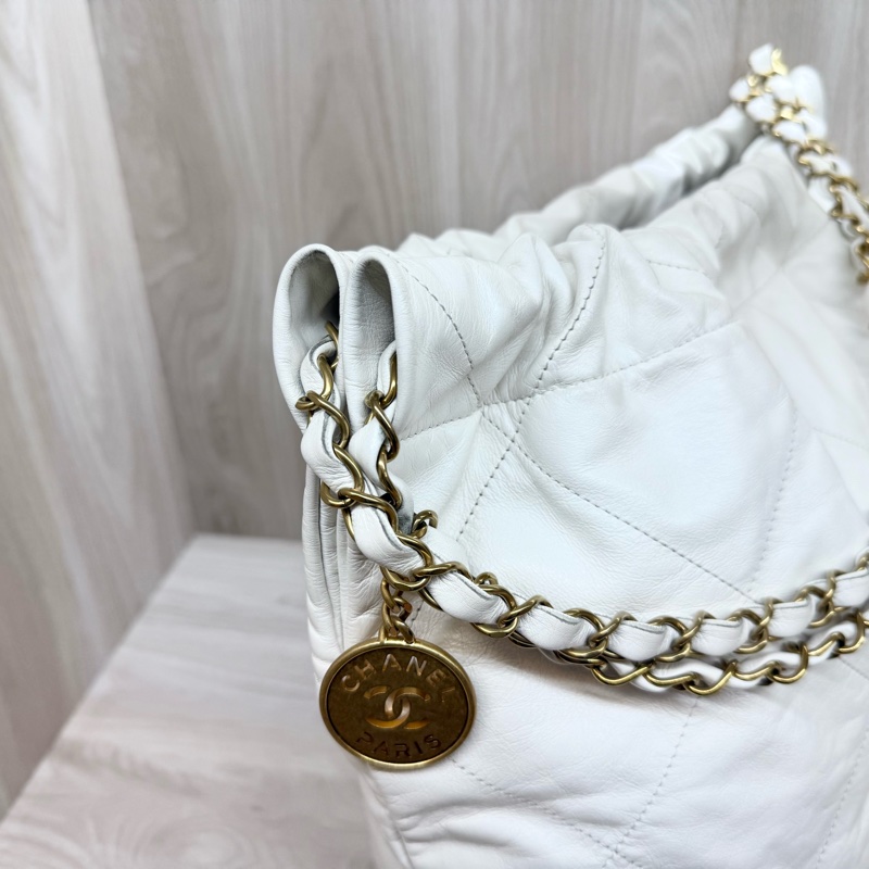 Chanel白色油蠟小牛皮中號22Bag-13