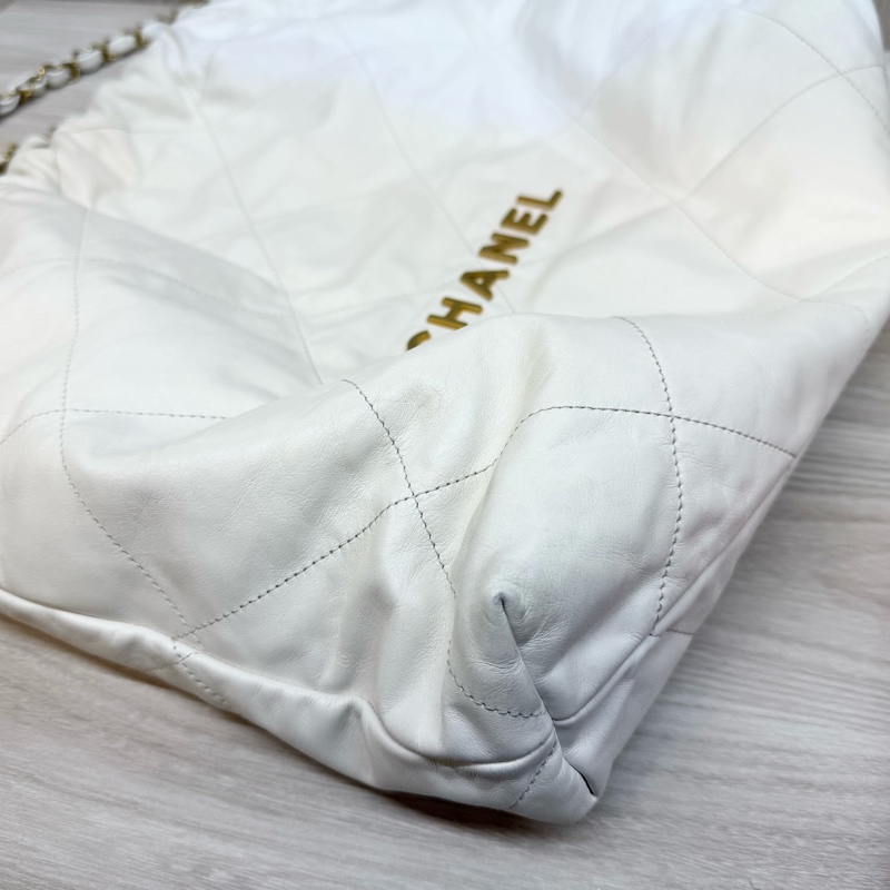 Chanel白色油蠟小牛皮中號22Bag-16