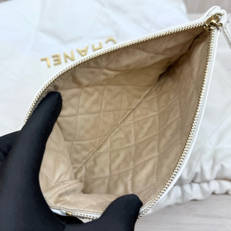 Chanel白色油蠟小牛皮中號22Bag-22