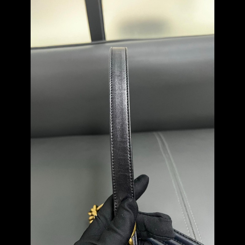 Chanel Leboy medium 
黑金羊皮-9
