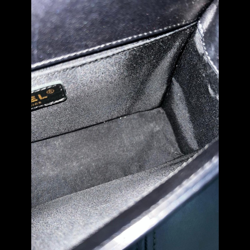Chanel Leboy medium 
黑金羊皮-18