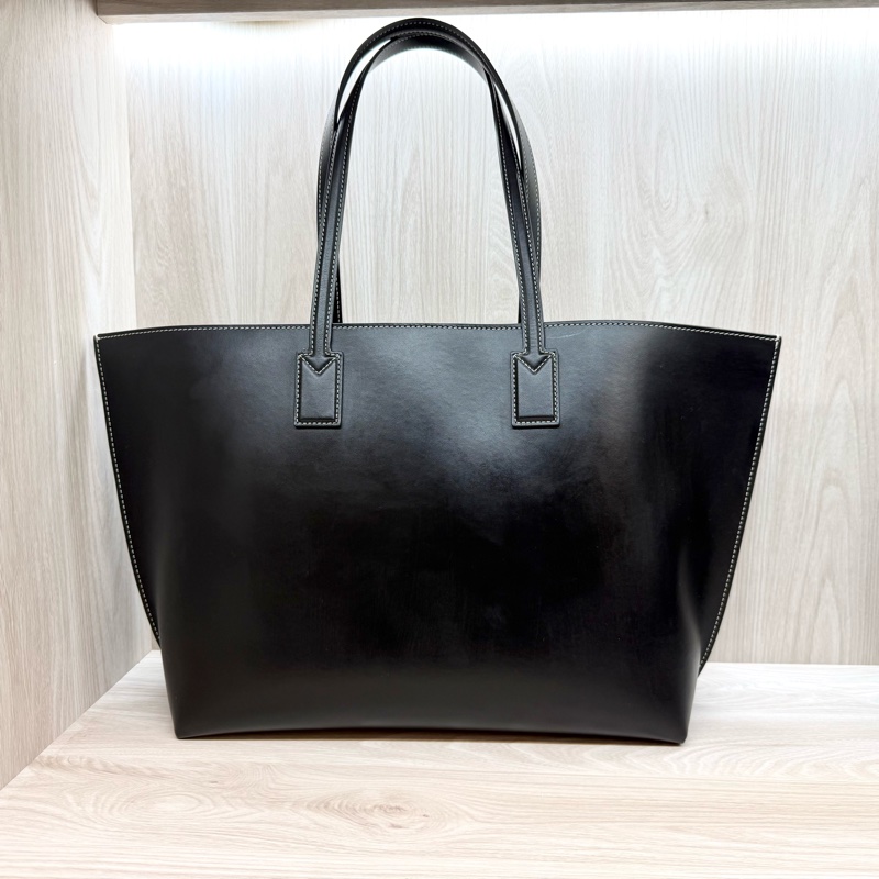 BURBERRY低調簡約✨黑金牛皮托特包80527261-2