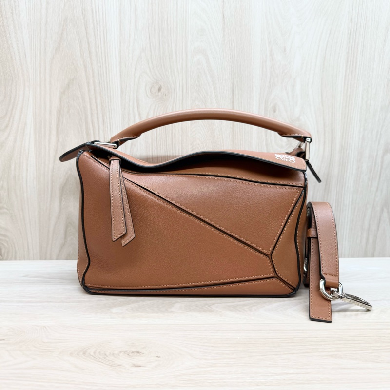LOEWE🤎焦糖色牛皮Puzzle小號-1