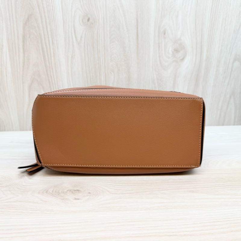 LOEWE🤎焦糖色牛皮Puzzle小號-6