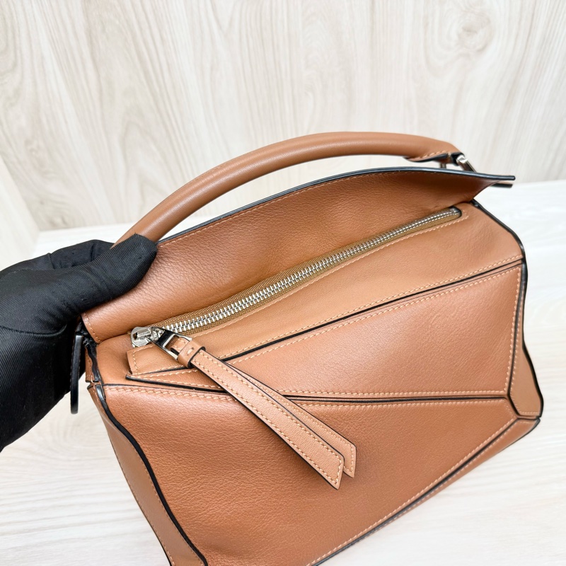 LOEWE🤎焦糖色牛皮Puzzle小號-15