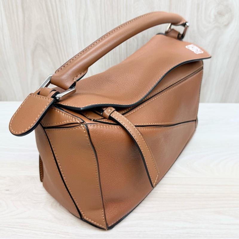 LOEWE🤎焦糖色牛皮Puzzle小號-16