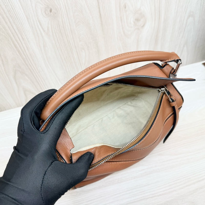 LOEWE🤎焦糖色牛皮Puzzle小號-17