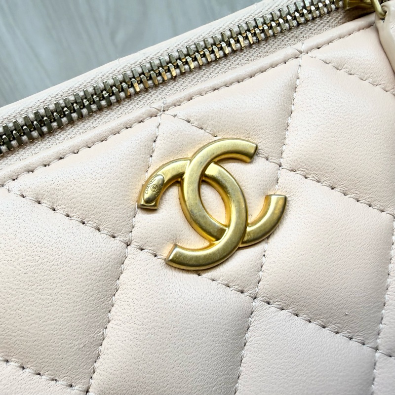 Chanel🤍粉羊皮山茶花釦長盒子/AP3301-13