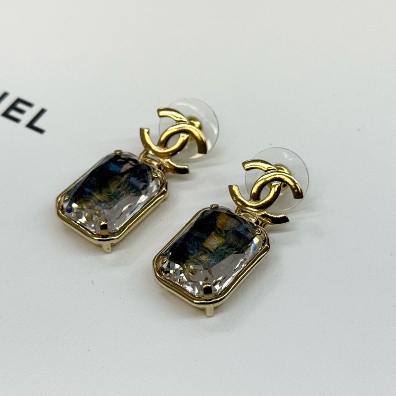chanel 淡金雙C logo方寶石針式耳環-1