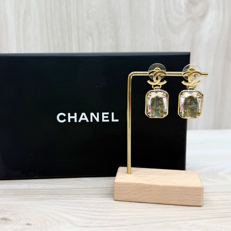 chanel 淡金雙C logo方寶石針式耳環-4
