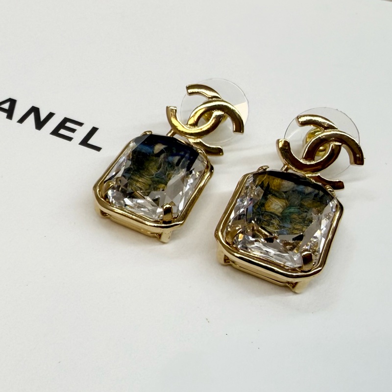 chanel 淡金雙C logo方寶石針式耳環-6