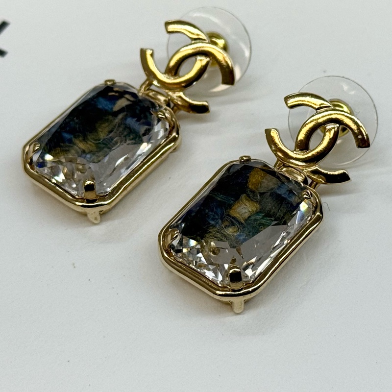 chanel 淡金雙C logo方寶石針式耳環-7