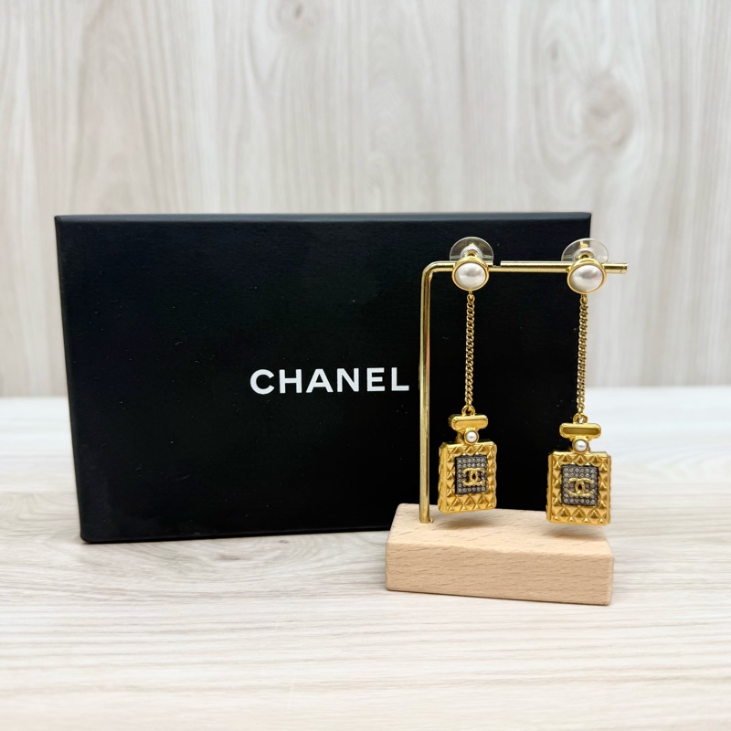 Chanel金色珍珠鑽針式耳環/AB4538-2