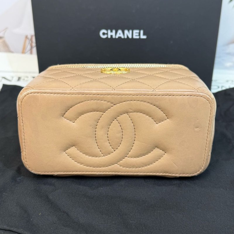 Chanel 化妝包 奶茶色 菱格紋 羊皮 金扣 琺瑯鏈條-2