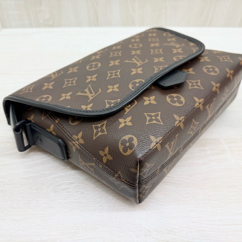 LV🤎原花磁吸郵差包M45557-6