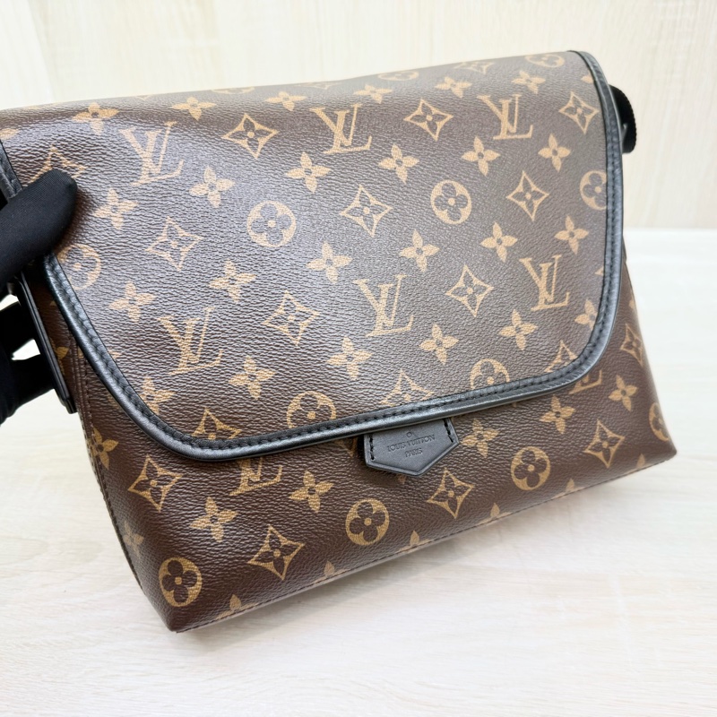 LV🤎原花磁吸郵差包M45557-8
