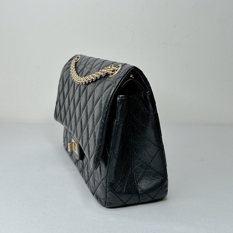 CHANEL 2.55黑金翻蓋鏈帶包-3