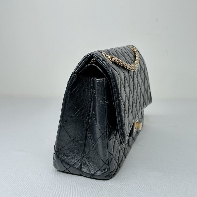 CHANEL 2.55黑金翻蓋鏈帶包-4